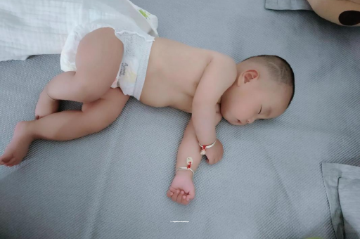 中国台湾两个月宝宝肚子胀气